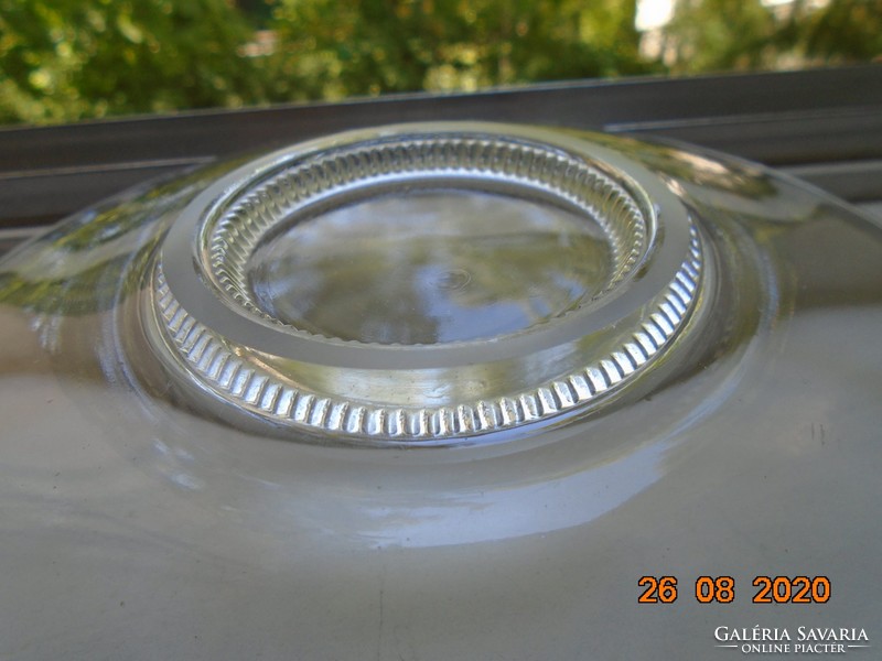 Modern vonalú üveg tányér bordázott csiszolt talpal
