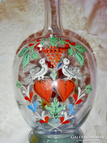 Kézzel festett, turbékoló galambokat ábrázoló vintage váza