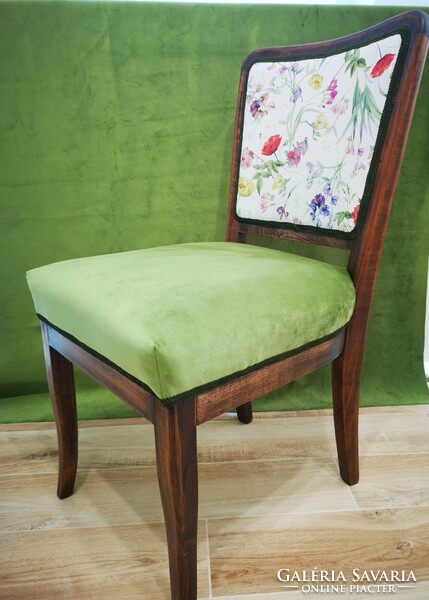 Teljes körűen felújított szék zöld bársonnyal