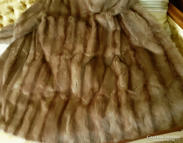 Original mink coat. 44-Es