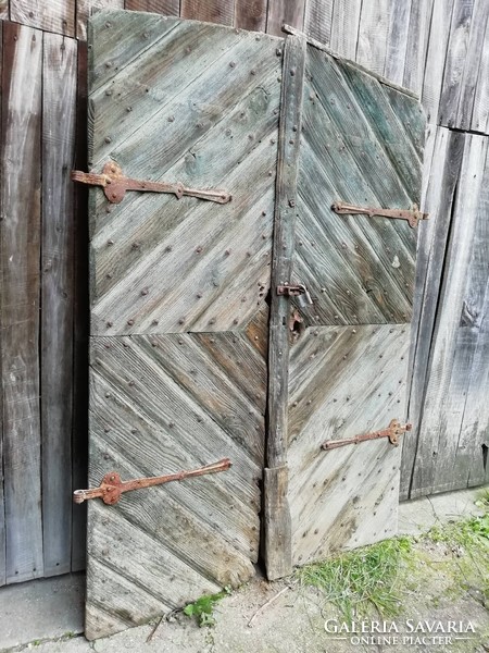 Dupla kapu 18. század végi tölgy kapu, bejárati ajtó, dupla pinceajtó, kovácsolt vasalatokkal
