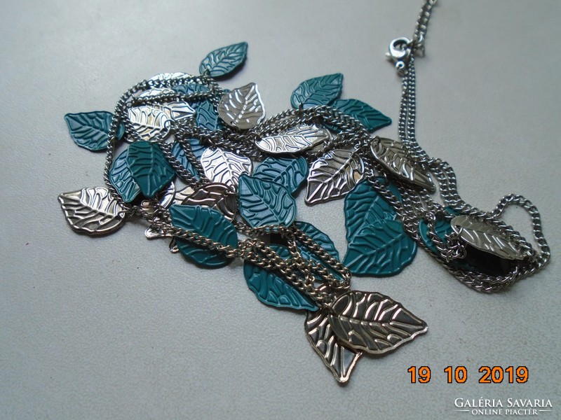 Long steel necklace 99 cm in silver and green colors, convex veined 34 pcs
