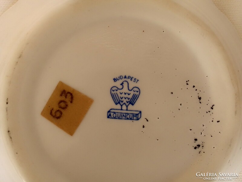 Régi Aquincum porcelán tálka, tányérka, virágminta, kézzel festett, jelzett, számozott etikettel