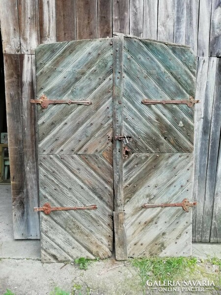 Dupla kapu 18. század végi tölgy kapu, bejárati ajtó, dupla pinceajtó, kovácsolt vasalatokkal