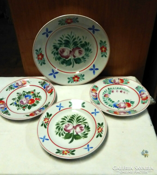 Old Hólloháza porcelain hand-painted wall plate with a unique Mezőkövesdi rose pattern decorative bowl, bowl