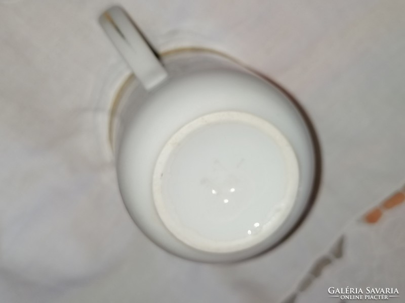 Porcelán mesecsésze, ritka Zsolnay csészéken is szereplő szöcskés mesemintával