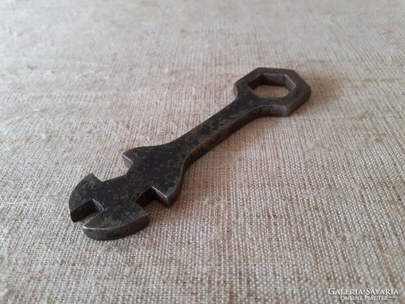 1 old universal bicycle key