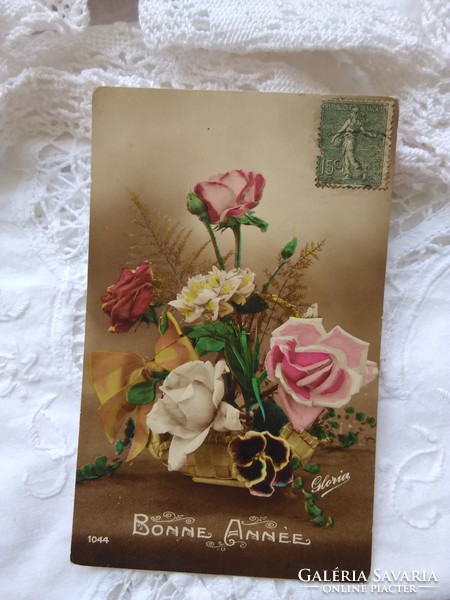 Antique New Year French hand colored postcard / greeting card with bouquet of roses 1918