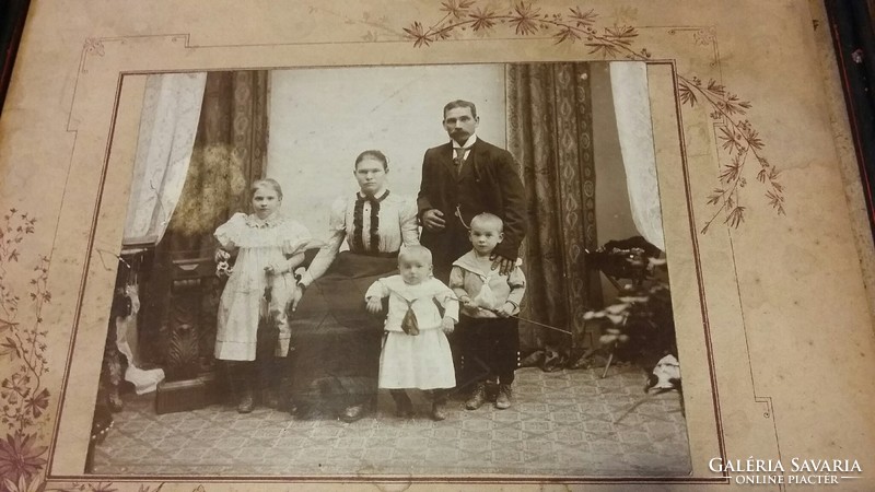 Old family photo from 1913 in wooden frame