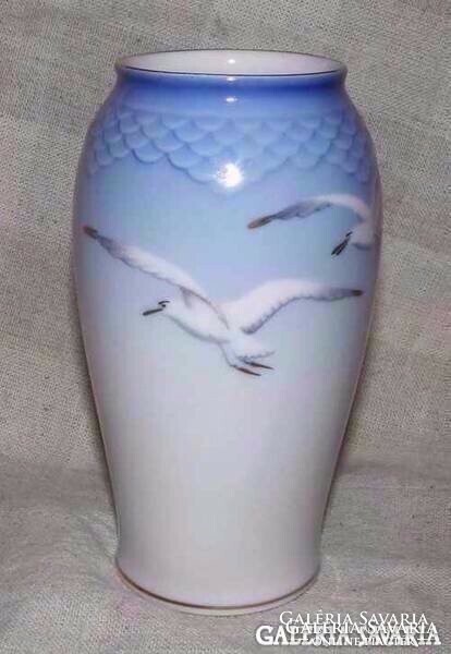 Seagull patterned vase - copenhagen bing & grondahl porcelain
