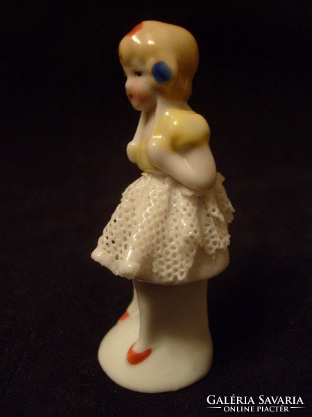 Altwien filigree foam porcelain little girl is a rarity more than a hundred years old
