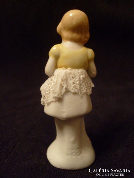 Altwien filigran hab porcelán kislány ritkaság több mint száz éves