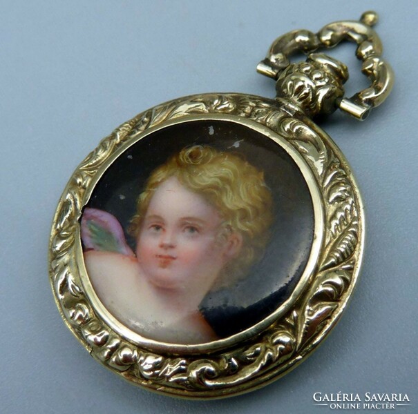 Antique gold pendant with putto. 1895'