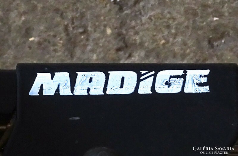 1I916 Univerzális Madige tetőcsomagtartó 2 darab kerékpár szállítóval