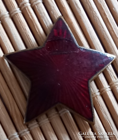 Retró vörös csillag (sapka ? kitűző)