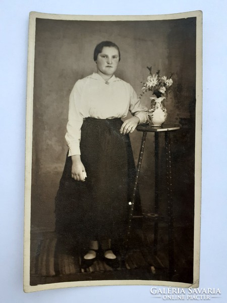 Old woman photo vintage studio photo