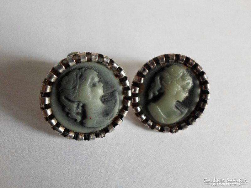 Vintage carved cameo cameo earrings