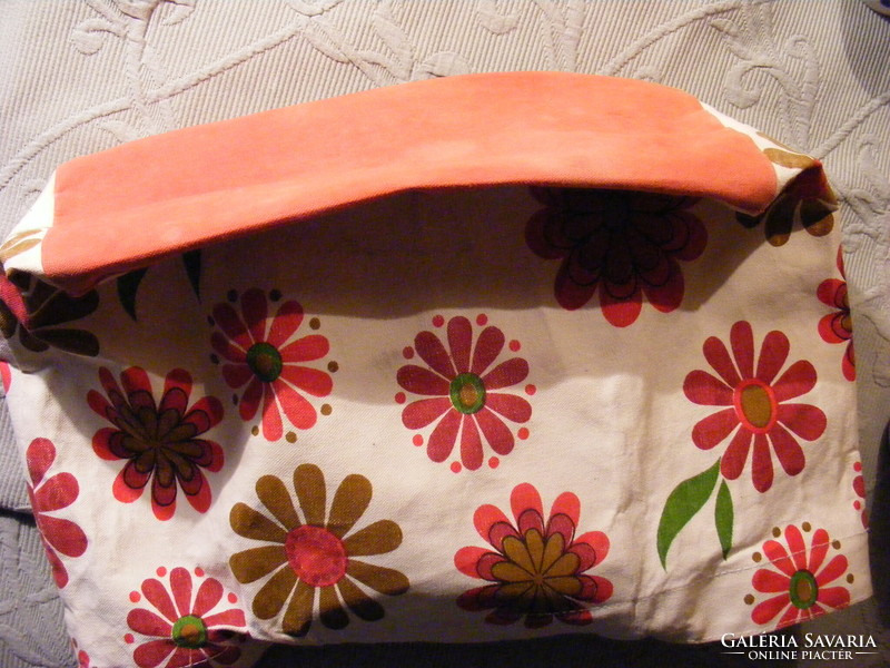 Retro floral beach bag