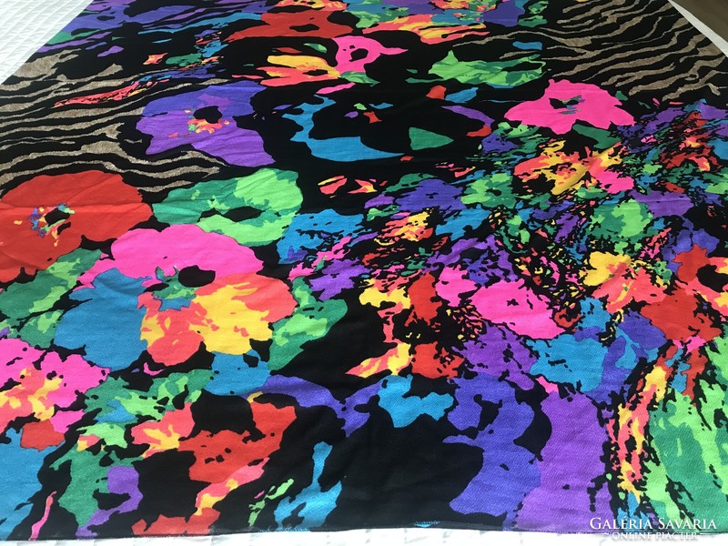 Hatalmas osztrák kendő gyönyörű színekkel, 138 x 112 cm