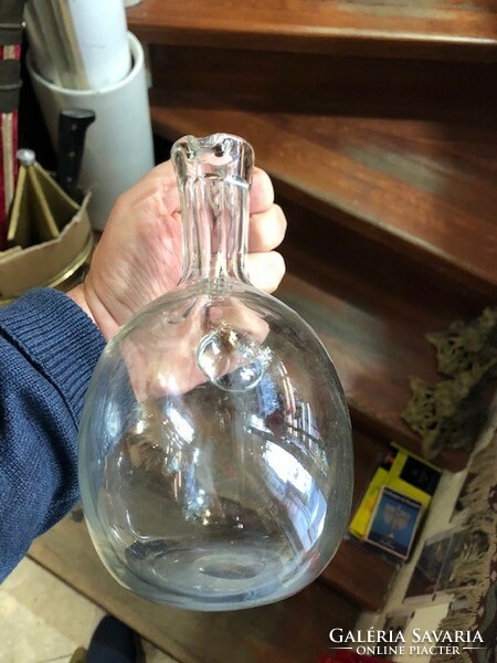 XIX. század végi üveg kiöntő, hibátlan állapotban, 18 cm-es.