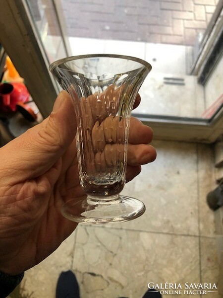 Moser üveg váza, 14 cm-es nagyságú, gyűjtőknek kiváló.