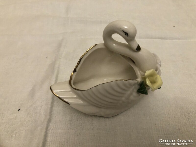Porcelain swan beak