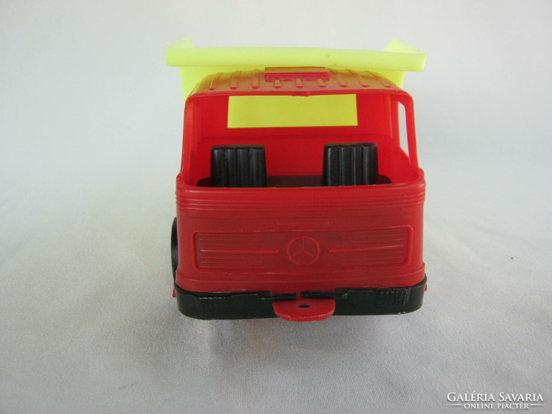 Dumper plastic toy