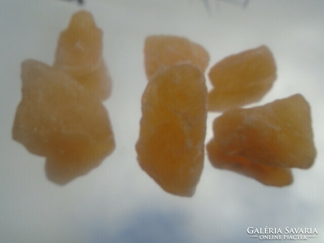 Natural, raw yellow opal nugget. 100% natural 390 ct for collection or jewelry base material