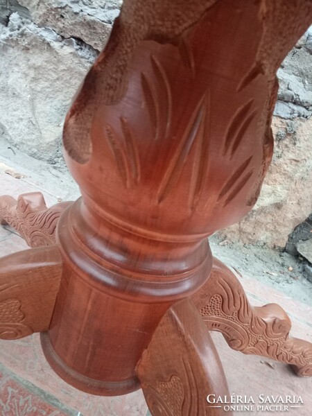 A richly carved baroque coffee table with fabulous inlaid spider legs