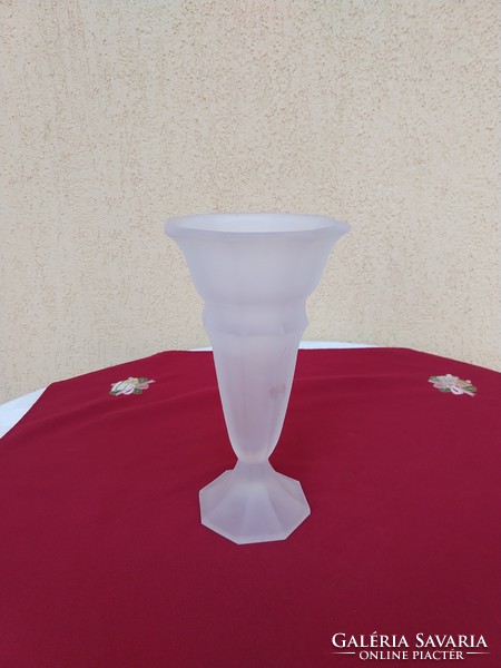 Antik nyolcszögletű opálüveg váza,,ritka forma,,.27 cm,,1,8 kg,,Hibátlan..minimál ár nélkül..