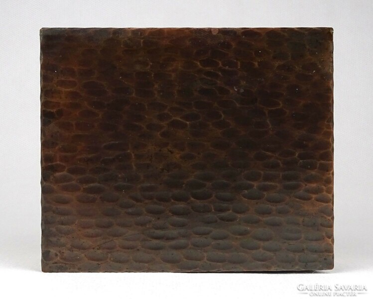 1L056 Iparművészeti cigaretta kínáló bronz doboz