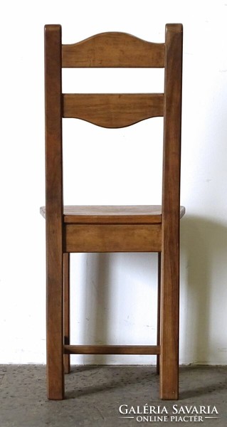 1L032 Szép állapotú faragott szék