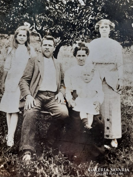 Antik fotó régi családi fénykép gyrekek kislányok