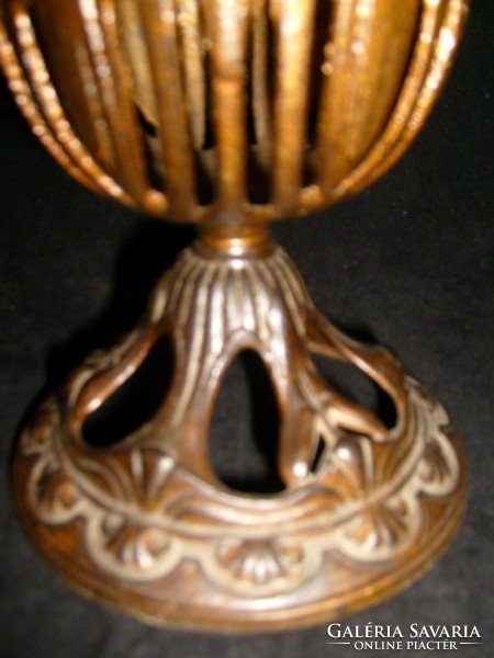 Can also be used for oil lamps, antique bronzed table with legs in the middle, etc. Etc