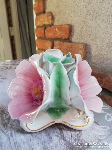 Nagyméretű 3-as porcelán virágdísz CLUJ