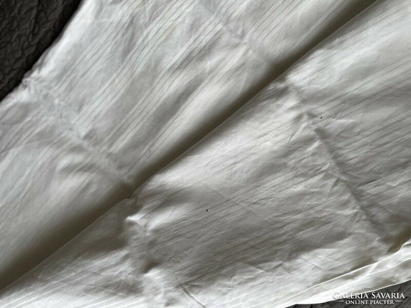 Kiváló minőségű fehér damaszt egy személyes paplanhuzat, új állapotban