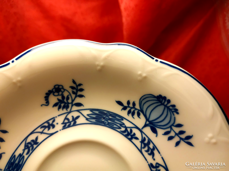 Beautiful onion-patterned porcelain small plate and saucer