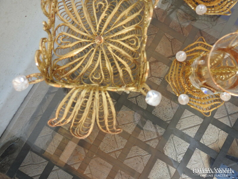 Aranyozott gyöngyökkel díszített aprólékos keleti munka - tálca üvegbetétes poharakkal