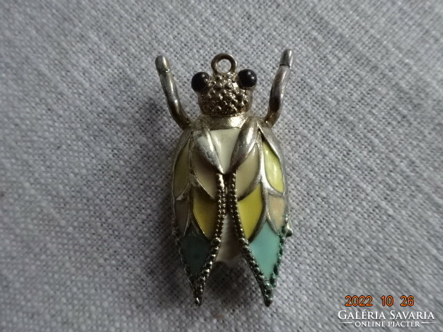 Fire enamel cicada, length 3.7 cm. He has!