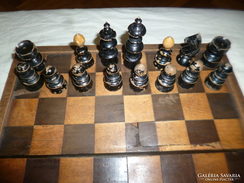 Old wooden chess set incomplete damaged