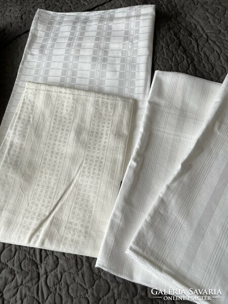 High quality white damask pillowcase, in new condition