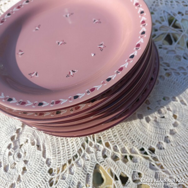 Ceramic/porcelain? Pastry plates