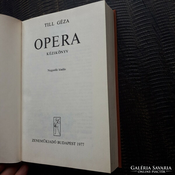 Opera kézikönyv kiváló állapotban