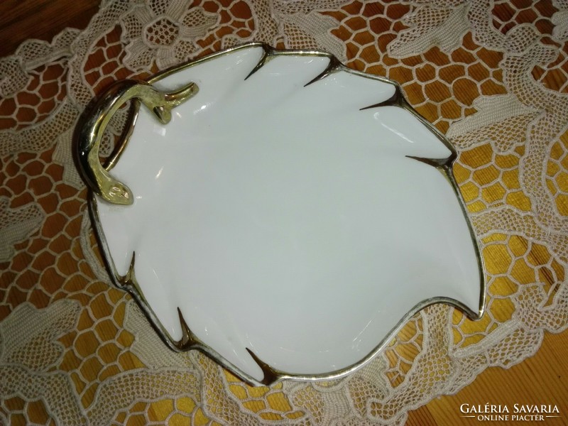 Hófehér -arany porcelán,kínáló .15x18 cm.