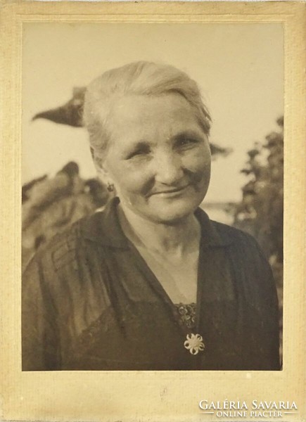 1L133 old female portrait photograph ~1930