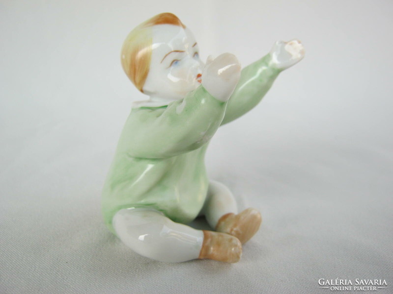 Retro ... Zsolnay porcelán figura nipp ölbe kéredzkedő gyermek
