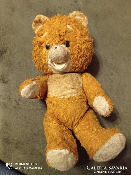 A humming teddy bear filled with old straw