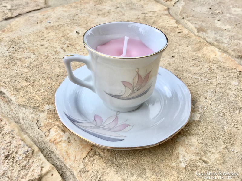 Porcelain scented candle with pink Chinese coffee cup bottom