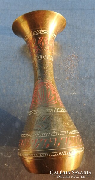Indiai gravírozott - festett - réz váza