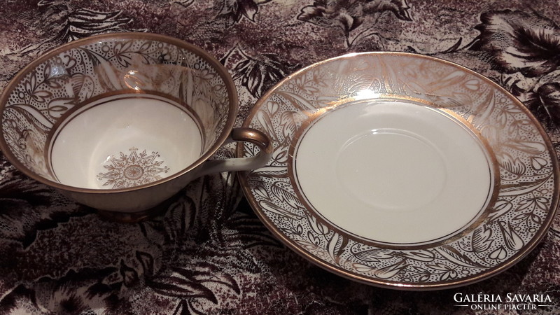 Aranyos porcelán kávés csésze tányérral 1 (L3076)